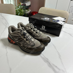 살로몬 xt-wings 2 270사이즈 1회착용 상품