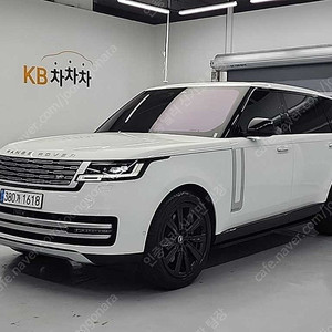 흰색 랜드로버 중고 레인지로버 중고 4.4 P530 LWB 중고차리스구매 25,854 km