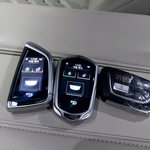 [판매] 캐딜락 CT5, CT6, CTS, XT4, XT5, XT6, 에스컬레이드 전연식 대상 차량키를 최신형 디지털 디스플레이 스마트키로 업그레이드
