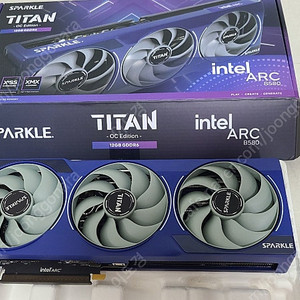 스파클 인텔 Arc B580 12GB 그래픽카드 팝니다( 한번 장착 )