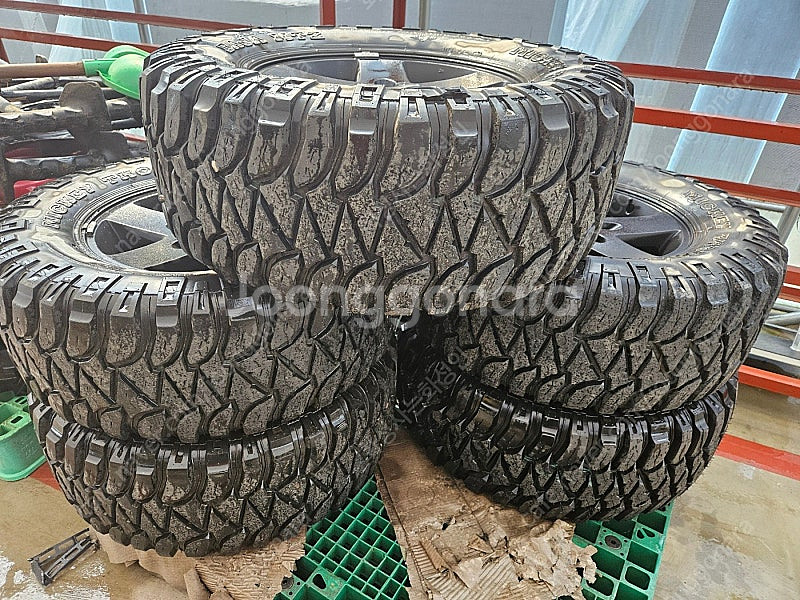 Mickey Thompson Baja mtz 33x12...--0