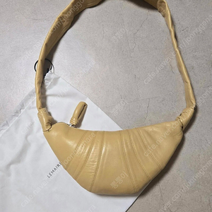 르메르 크로아상 범백 스몰 듄(베이지톤 컬러) 가격내림
