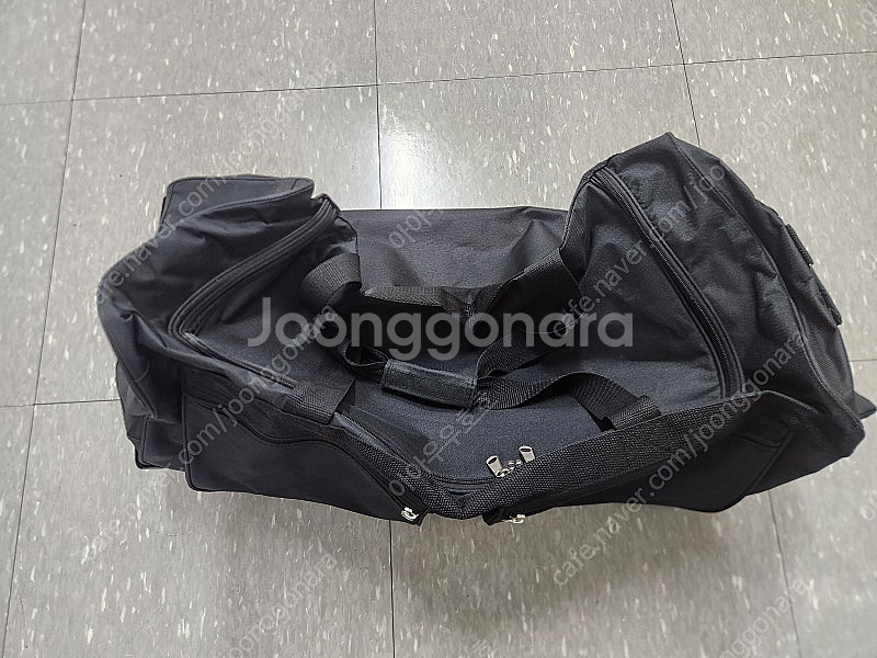 바퀴달린 대용량 가방 판매합니다.--0