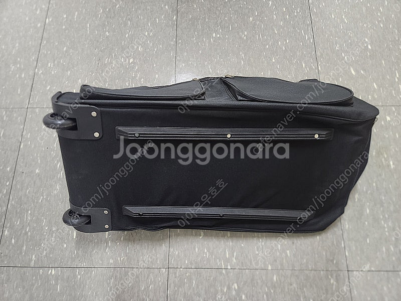 바퀴달린 대용량 가방 판매합니다.--1