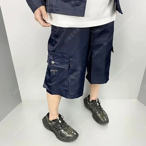 프라다 리나일론 삼각로고 반바지 새상품