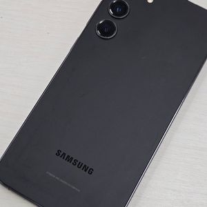 갤럭시 S23플러스 블랙색상 256용량 상태좋은 무잔상 미파손 단말기 40만 판매합니다