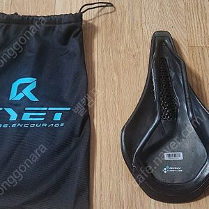 Ryet 카본레일 미러안장