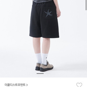 더콜디스트모먼트 버뮤다팬츠 블랙 M사이즈 TCM back logo half sweat pants