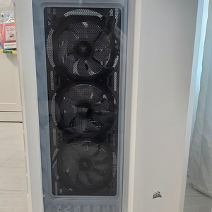 부산) 커세어 크리스탈 시리즈 680X RGB PC 케이스 (화이트) 팝니다.