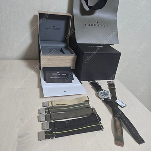 (새제품)해밀턴 카키필드 33mm 쿼츠 판매합니다(스트랩 6개 포함)