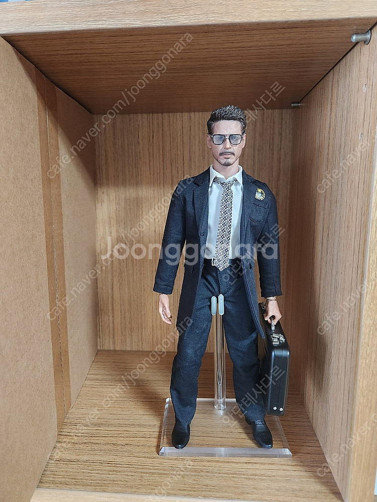 핫토이 전용 아이언맨 토니 쉴드 잠입버전 의상 판매해요...--0