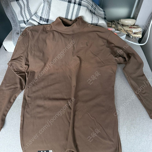 언더아머 기능성 긴팔 갈색 팝니다