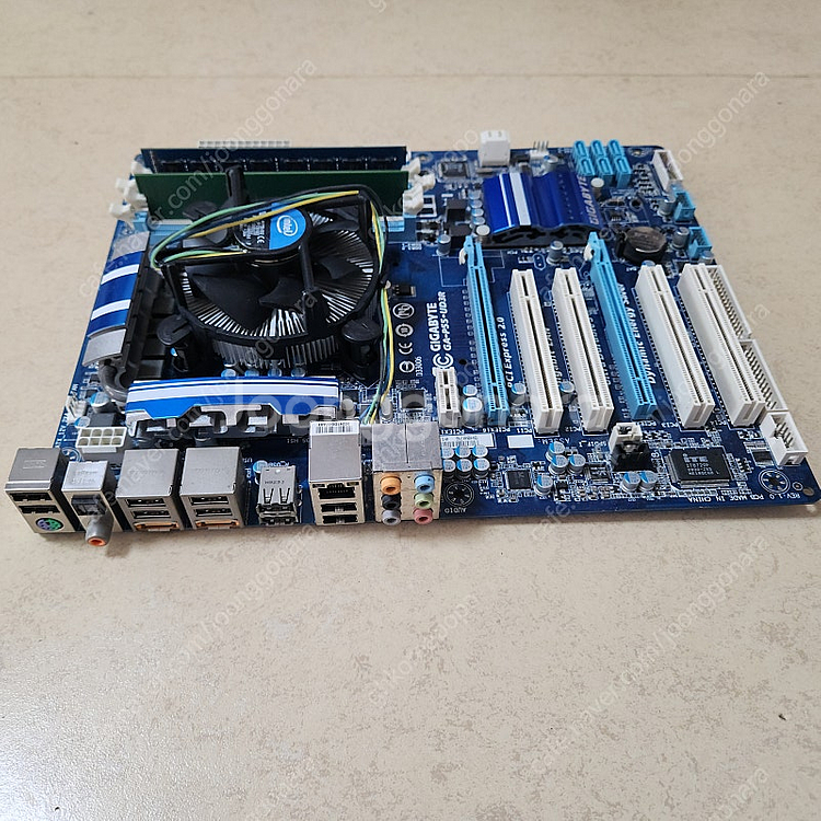 메인보드에(기가바이트GA-P55-UD3R CPU(i5-750) 메모리(P3 2G*2개) 장착 SET 판매합니다--2