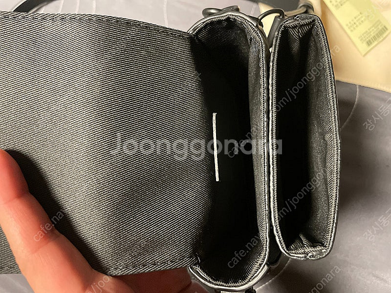 루이비통 S락 버티컬 웨어러블 월릿--4