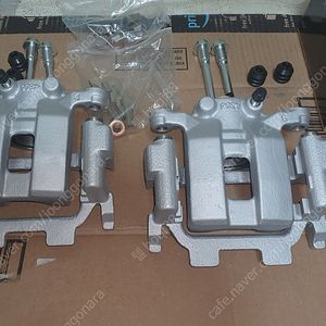 인피니티g35/g37용 애프터제품 리어캘리퍼 좌우세트 팝니다 택배비포함
