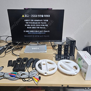 상태 좋은 WII 풀세트 + 게임 5개 포함하여 싸게팝니다.