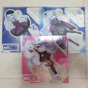 Pero 작가 일러스트 아크릴스탠드 3종 세트로 팝니다 (CRYSTALiA 게임 시리즈)