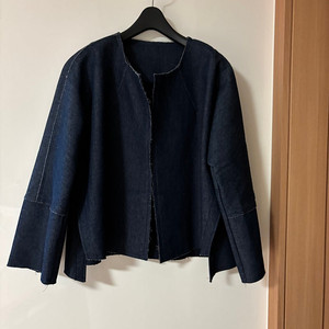 벌룬소매 진청 아방 데님 청자켓 출근룩 하객룩 타임마인랑방스타일벌룬소매 진청 아방 데님 청자켓 출근룩 하객룩 타임마인랑방스타일