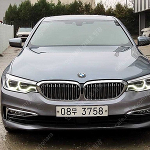 BMW 5시리즈 중고 5시리즈 중고차 할부 BMW 520D 중고 회색 2018년식 520d xDrive 럭셔리 플러스 중고차 할부가능