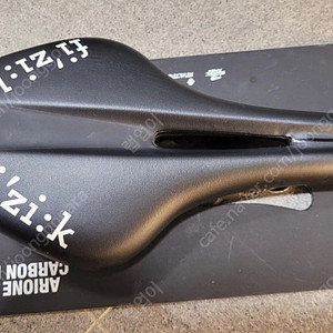 Fizik 아리오네 R1 Open 안장