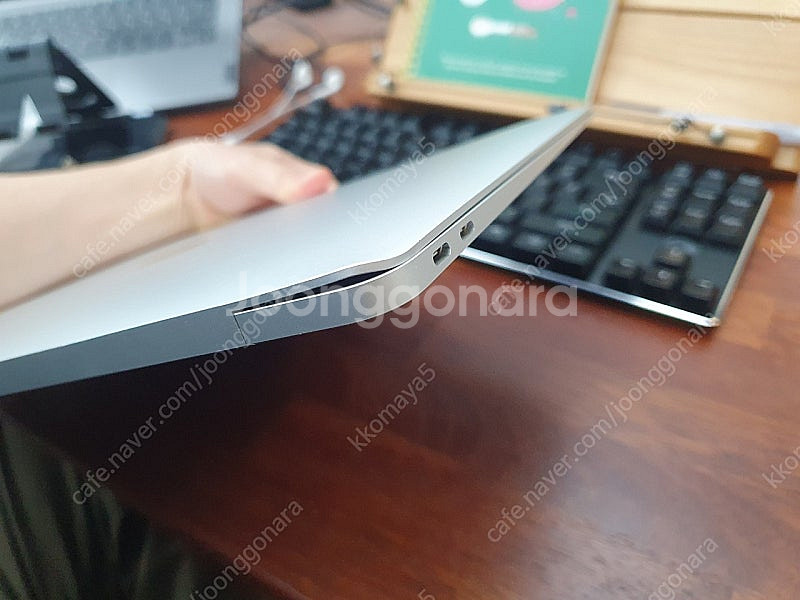 맥북에어 2019 13인치 i5 8G/256GB 팝니다...--4