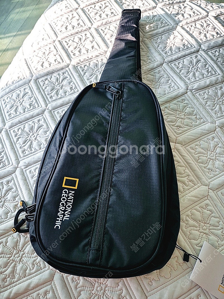 내셔널지오그래픽 센터 포켓 슬링백 새상품--0