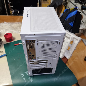 제온CPU e3-1230 v3 (i7-4770동급)32인지 커브모니터 ---