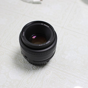 깨끗한 니콘 AF 50mm 1.8입니다. 50.8mm