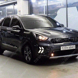 기아 니로 중고 니로 더 뉴 니로 중고차 회색 2021년식 89,550km 1.6 HEV 프레스티지 중고자동차