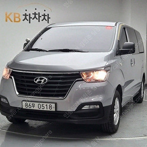 그랜드 스타렉스 3밴 중고 더 뉴 그랜드 스타렉스 3밴 중고차 은색 2019년식 2WD 밴 3인승 스타일 중고자동차가격
