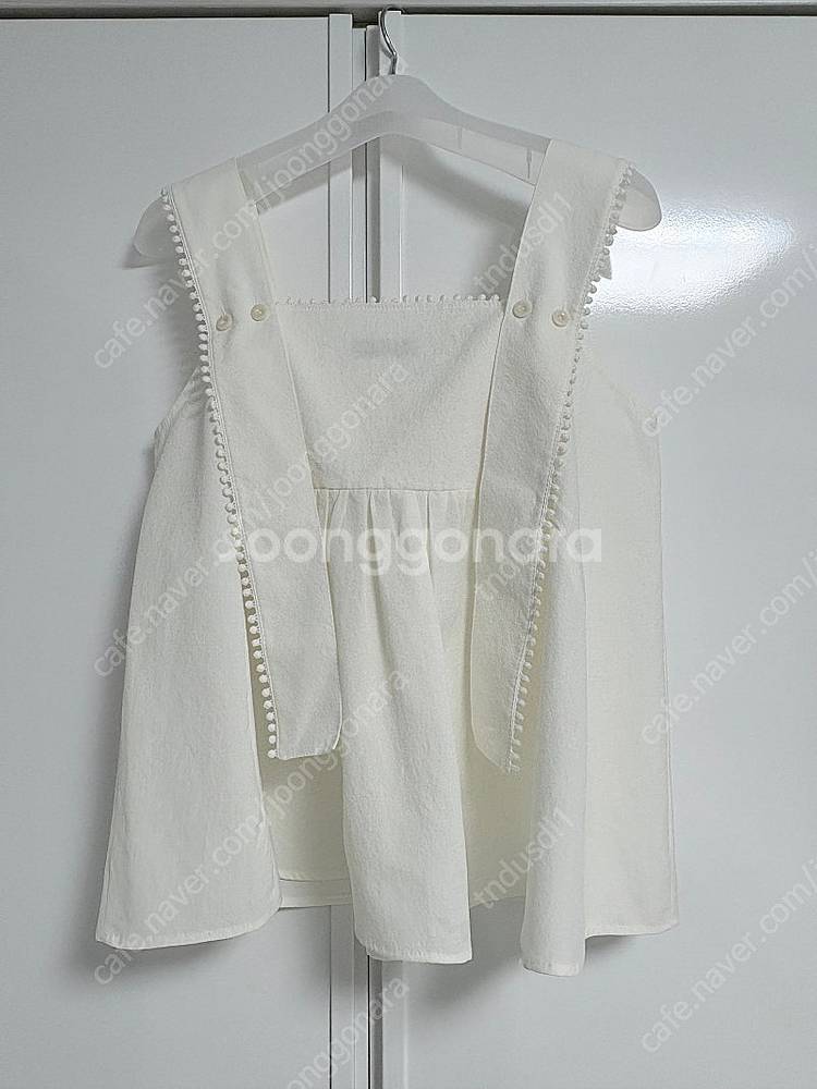아워코모스 wide strap flared blouse...--2