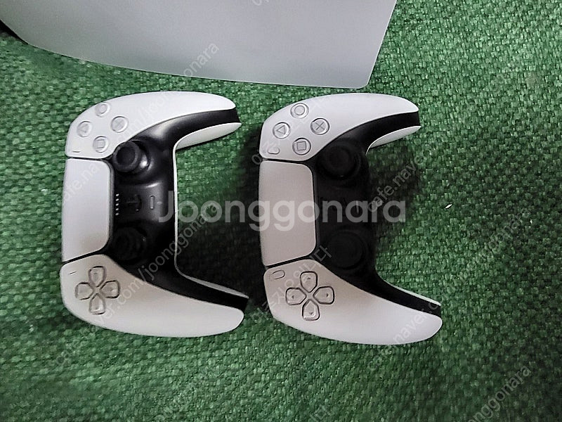 PS5 디지털 CFI-1218B 팝니다.--3