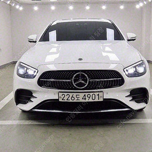 26,141 km 22년식 벤츠 E클래스 중고 벤츠 중고 W213 E220d 4MATIC AMG라인 중고차리스 당일출고 흰색