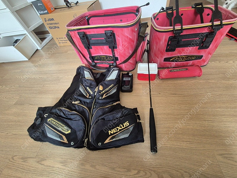 시마노 낚시용품 일괄 (조끼,바칸,밑밥통 등등)--0