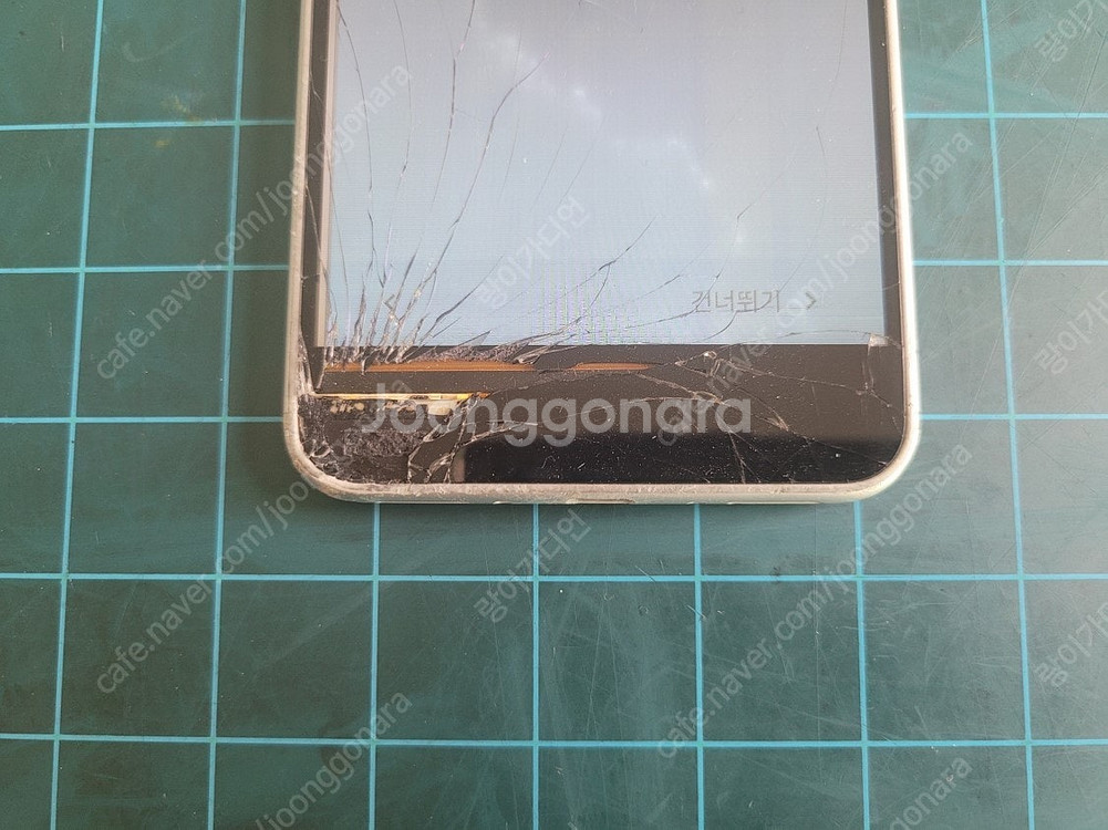 SKT용 루나(TG-L800S) 부품용 고장폰을 택배비 포함 15,000원에 판매합니다.--1