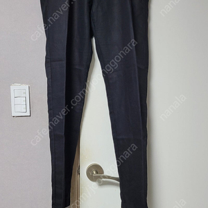 캘빈클라인 남성 바지 32/32 사이즈입니다 ㅠ거의 새것 깔끔한 디자인으로 어디에나 잘 어울려요