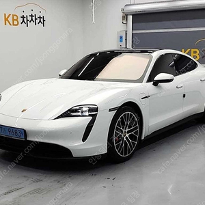 흰색 22년식 포르쉐 타이칸 중고 포르쉐 중고 4S 최저가 중고차 30,877 km