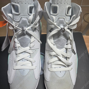 WMNS 에어 조던 6 레트로 275
