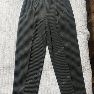 옴므플리세 24SS compleat tapered trouser-coke grey 팬츠 팝니다
