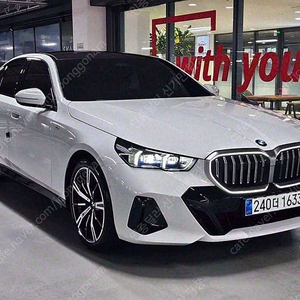 흰색 BMW 5시리즈 중고 BMW 중고 530i xDrive M 스포츠 수입중고차 상담 항시 대기 11,565 km