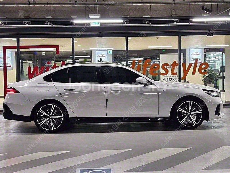 흰색 BMW 5시리즈 중고 BMW 중고 530i xDr...--8