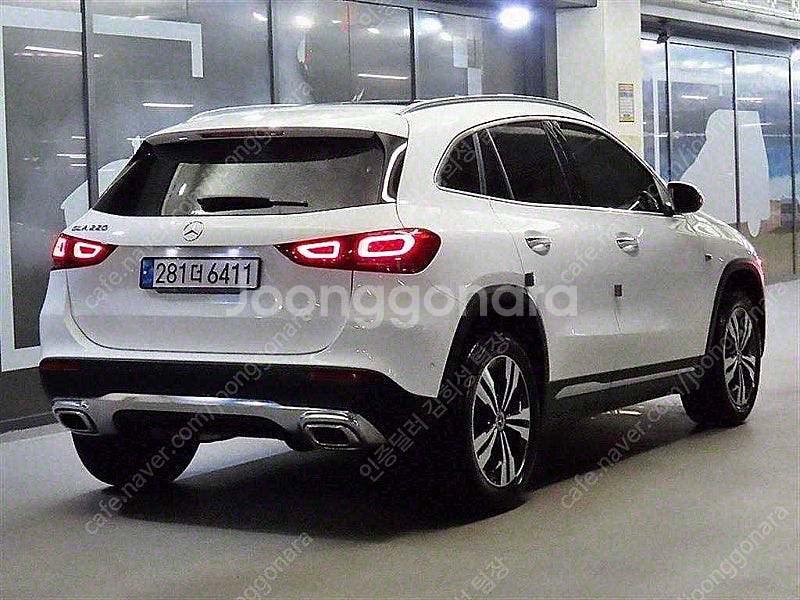 벤츠 GLA 중고 벤츠 GLA클래스 중고 흰색 2021년식 35,744km GLA220 중고자동차--4