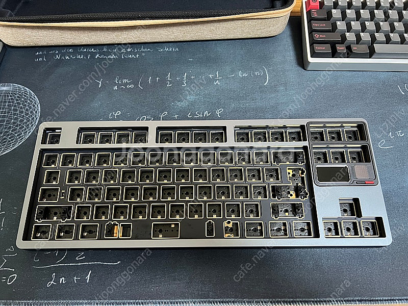 qk80mk2 그레이 커스터 키보드 팝니다--2