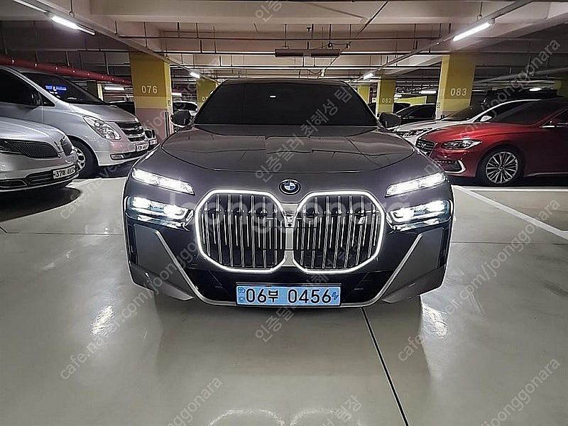 BMW i7 중고 bmw i7 중고차 회색 2023년식...--0