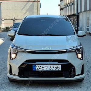 모닝 중고 모닝 더 뉴 모닝 진주색 2024년식 4,689km 1.0 가솔린 시그니처 중고자동차
