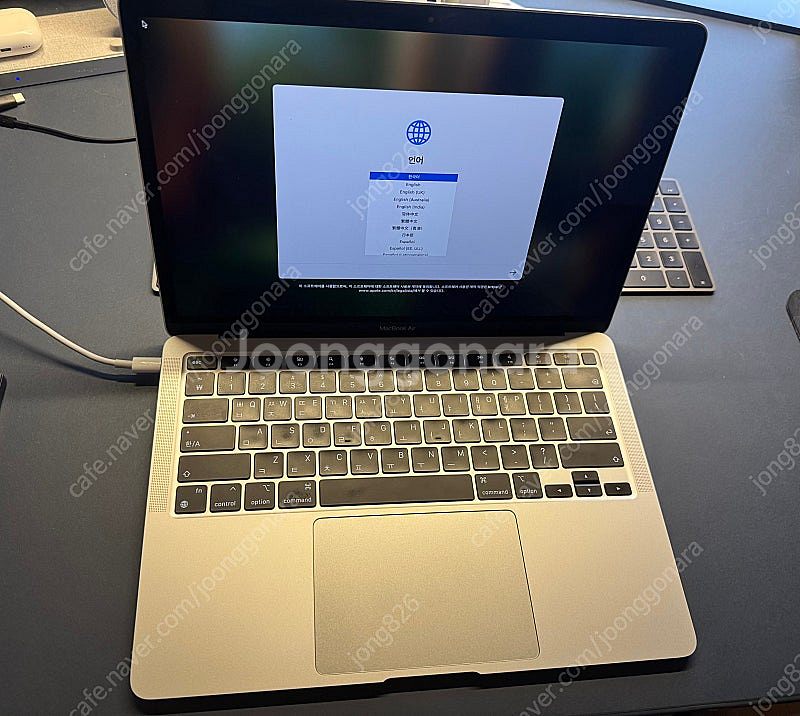 맥북 에어 M1 기본형 256GB 13인치 실버 판매합...--0
