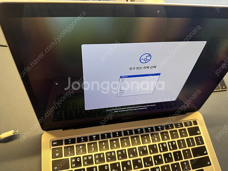 맥북 에어 M1 기본형 256GB 13인치 실버 판매합...--1