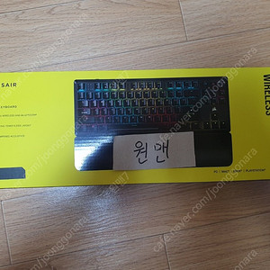 CORSAIR K70 RGB CORE TKL 무선 기계식 키보드 은축 팝니다.