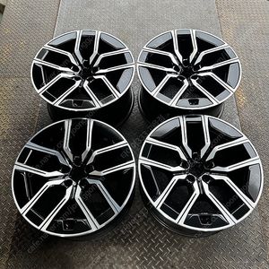20인치 BMW G70 I7 907M 블랙폴리쉬 순정휠 1대분 팝니다