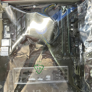 상태좋은 i7-10700, 기가바이트 B460, 램 32G, 삼성 SSD 512G 팝니다.